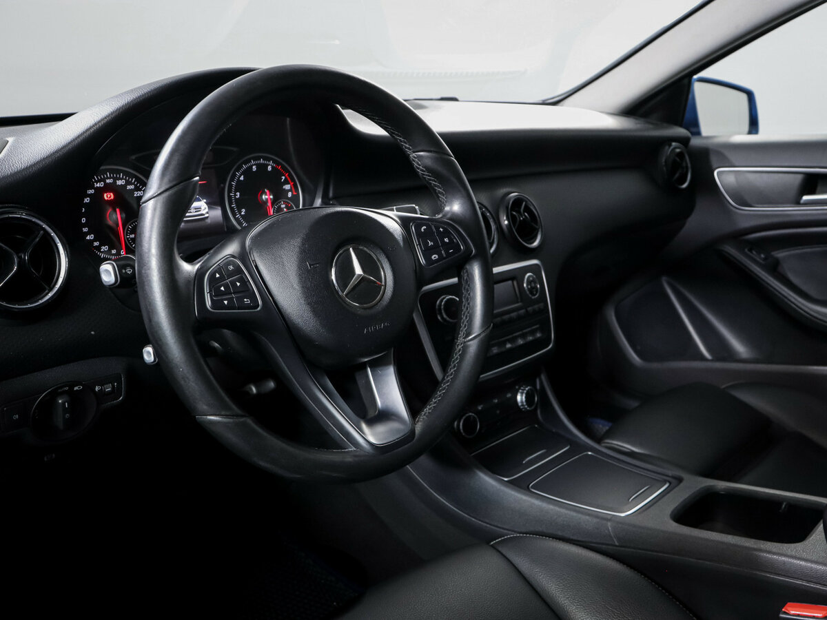 Купить Mercedes-Benz A-Класс 180 III (W176) Рестайлинг, 2016, 136 701 км, фото №11