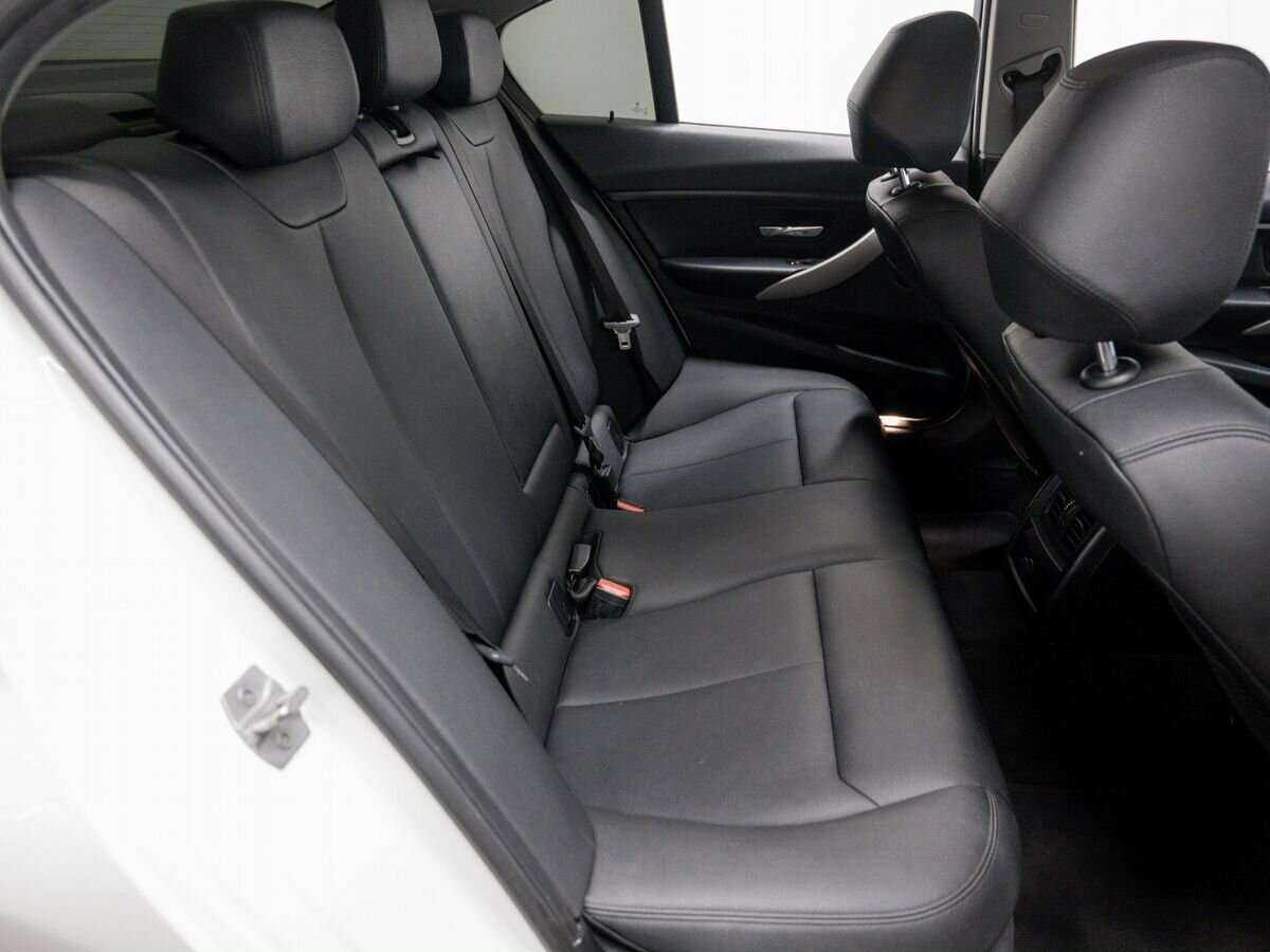 Купить BMW 3 серии 318i, 2016, 168 000 км, фото №9