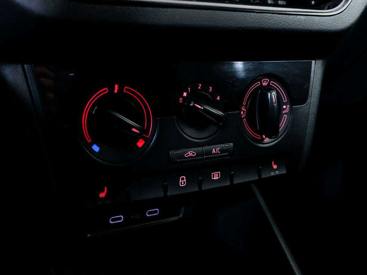 Купить Volkswagen Polo, 2020, 156 836 км, фото №12