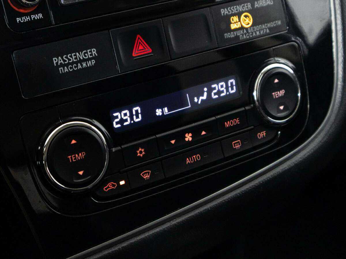 Купить Mitsubishi Outlander, 2017, 190 759 км, фото №17