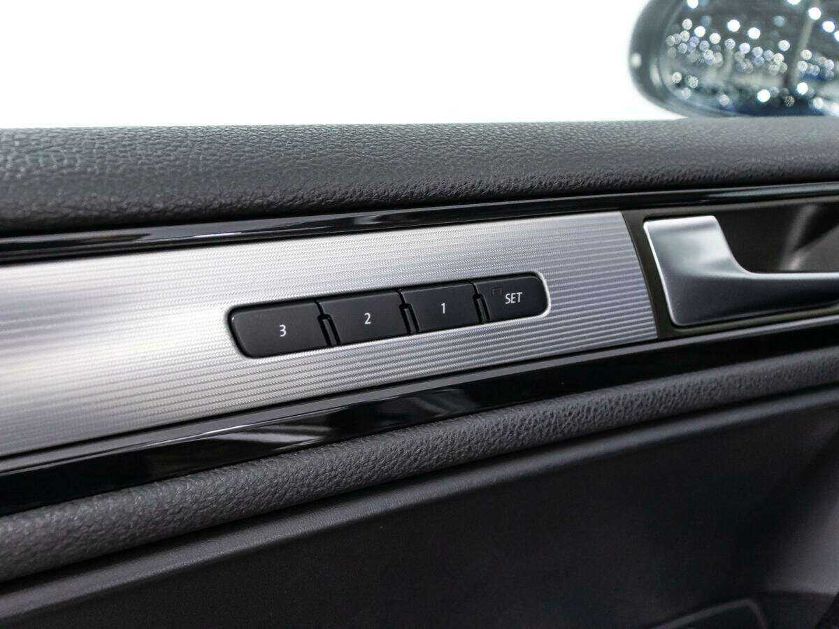 Купить Volkswagen Touareg, 2012, 236 145 км, фото №21