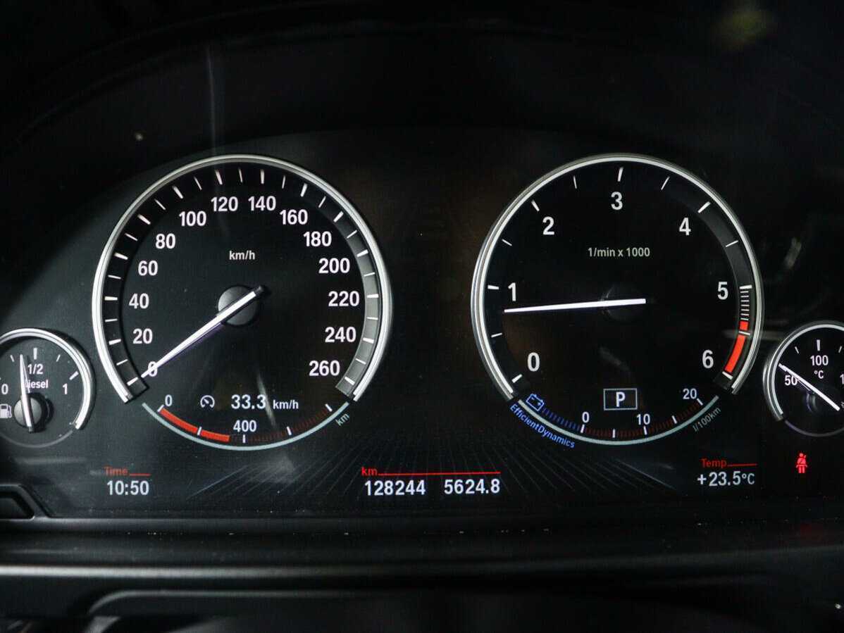 Купить BMW 5 серии 520d, 2016, 128 242 км, фото №9