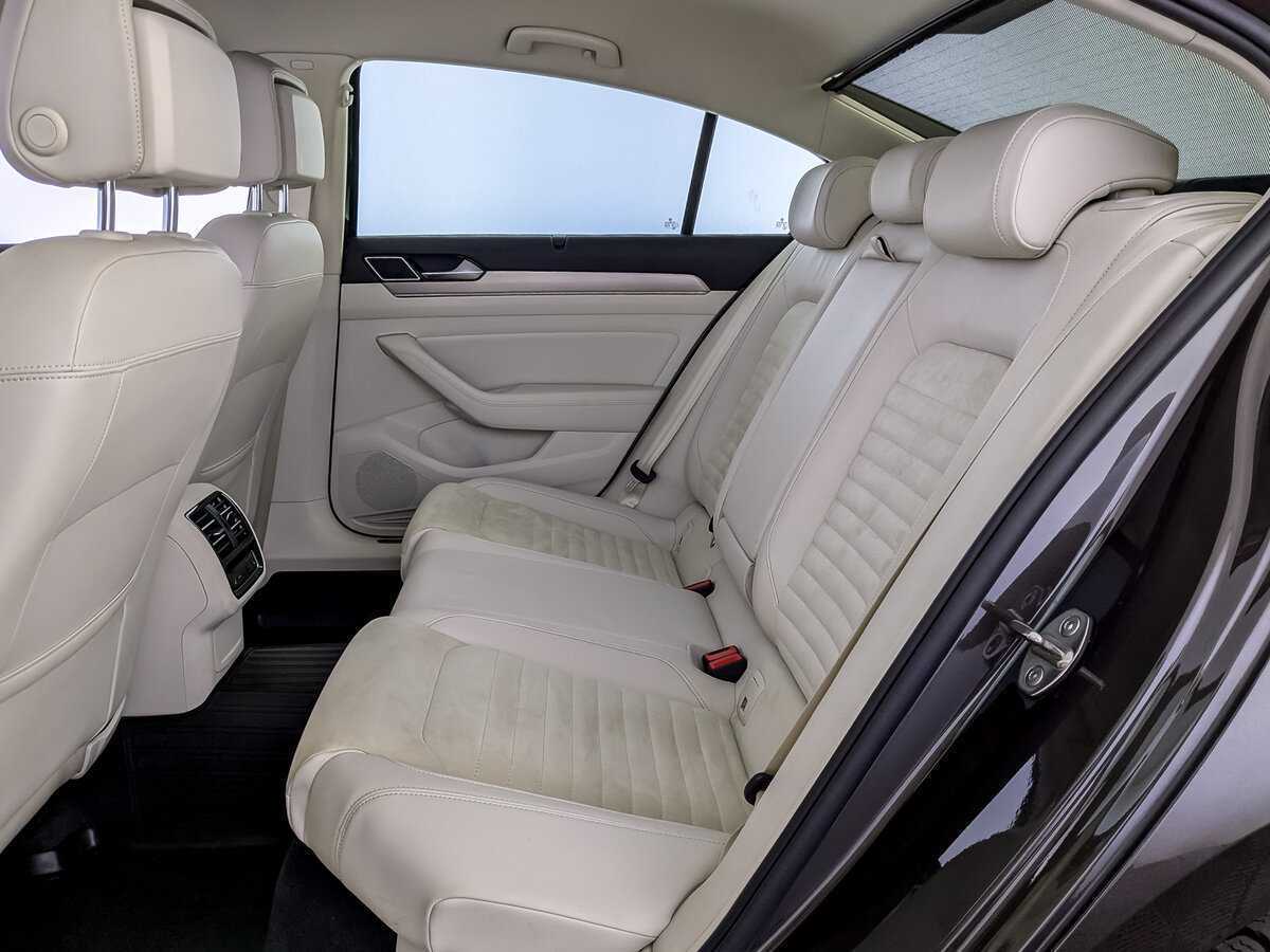 Купить Volkswagen Passat, 2017, 75 878 км, фото №12