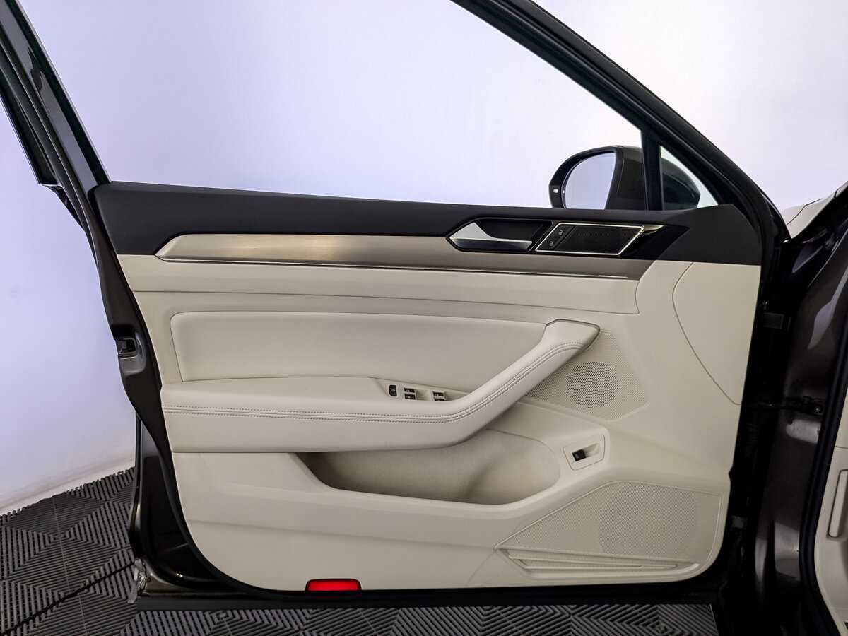 Купить Volkswagen Passat, 2017, 75 878 км, фото №17