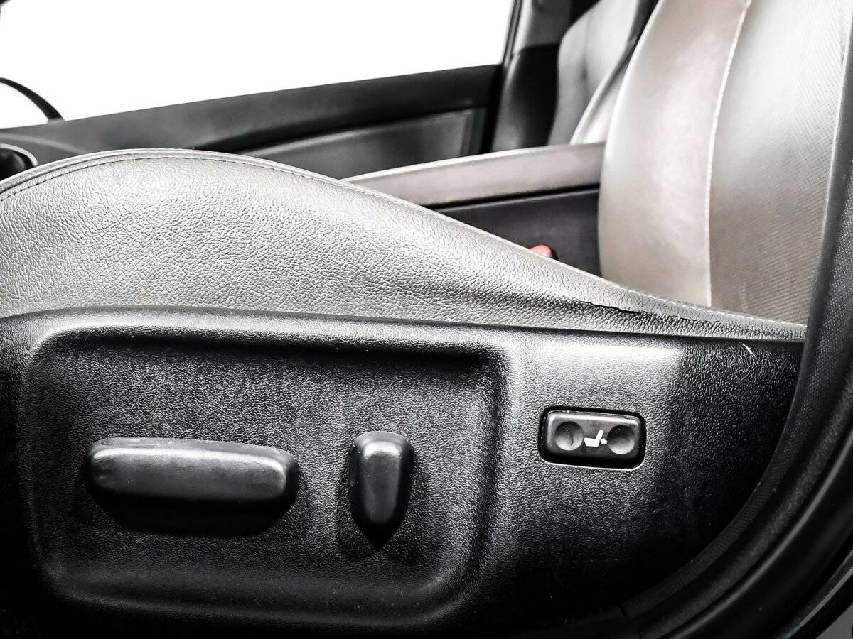 Купить Toyota Avensis III Рестайлинг, 2012, 246 856 км, фото №12